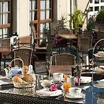 The Townhouse - Individual Design & Casual Concept