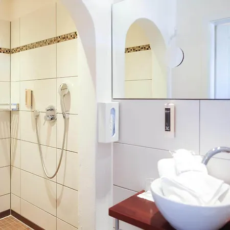 מלון The Townhouse - Individual Design & Casual Concept - Chiemgau Karte רוהפולדינג